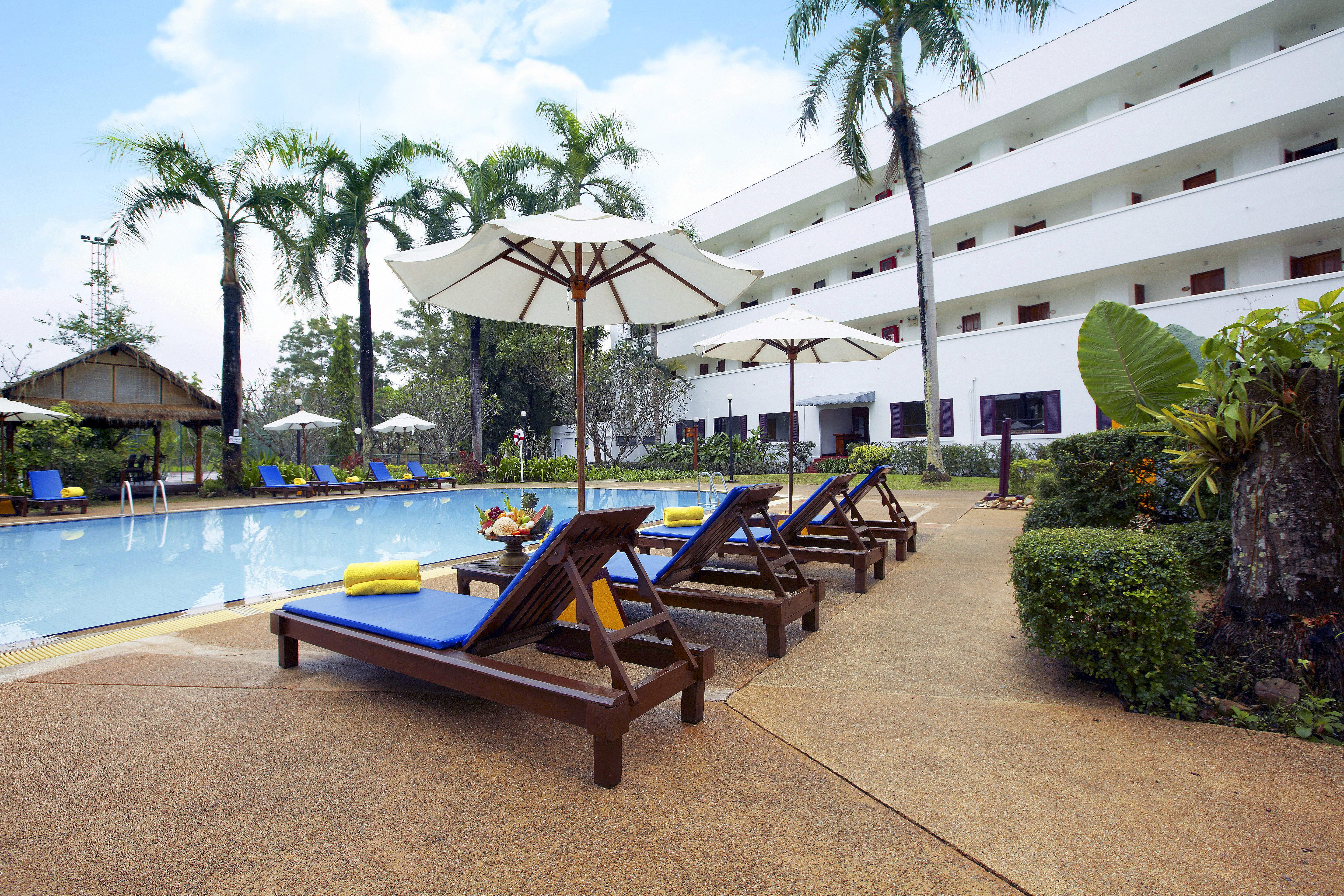 Centara Life Hotel Мае-Сот Экстерьер фото