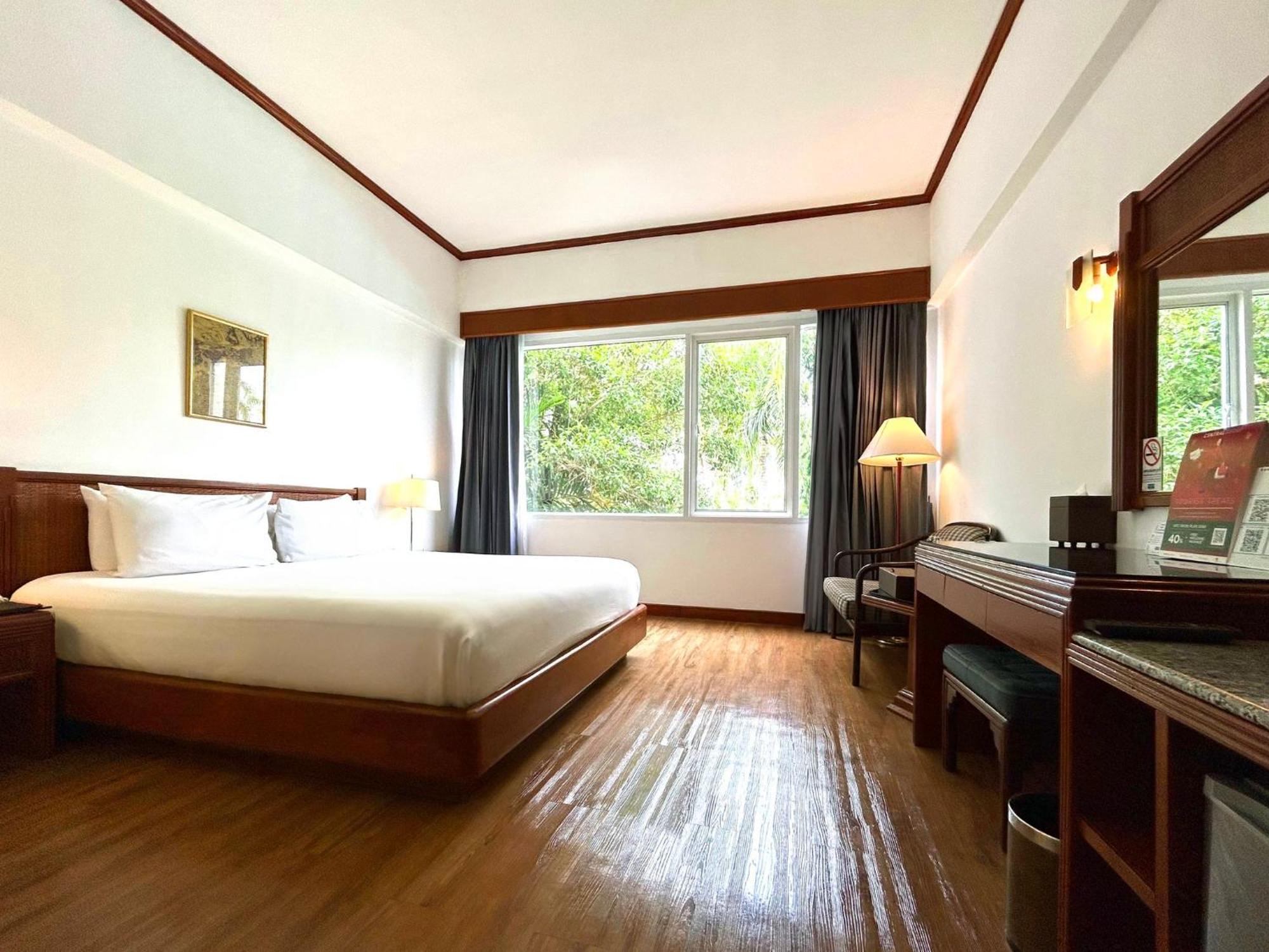 Centara Life Hotel Мае-Сот Экстерьер фото