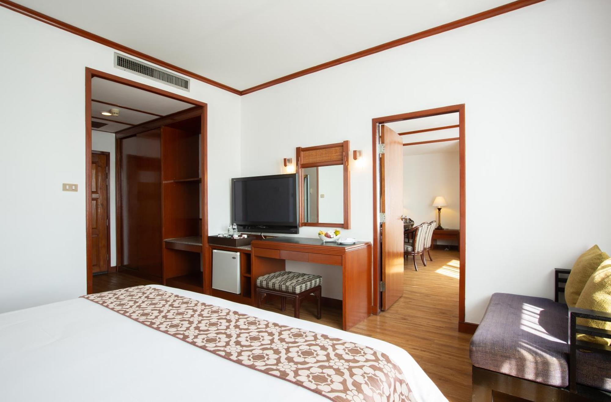 Centara Life Hotel Мае-Сот Экстерьер фото