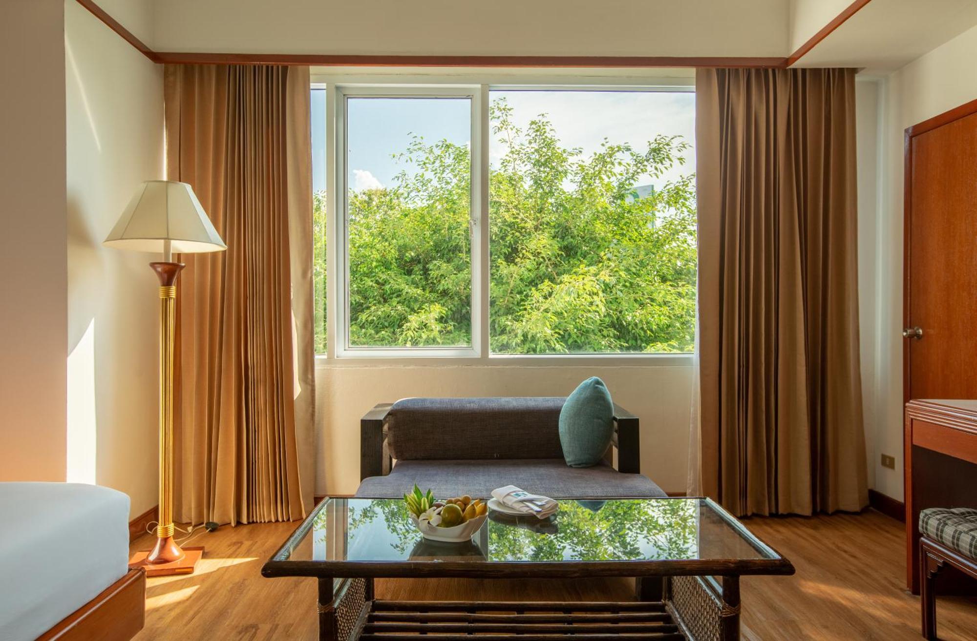 Centara Life Hotel Мае-Сот Экстерьер фото