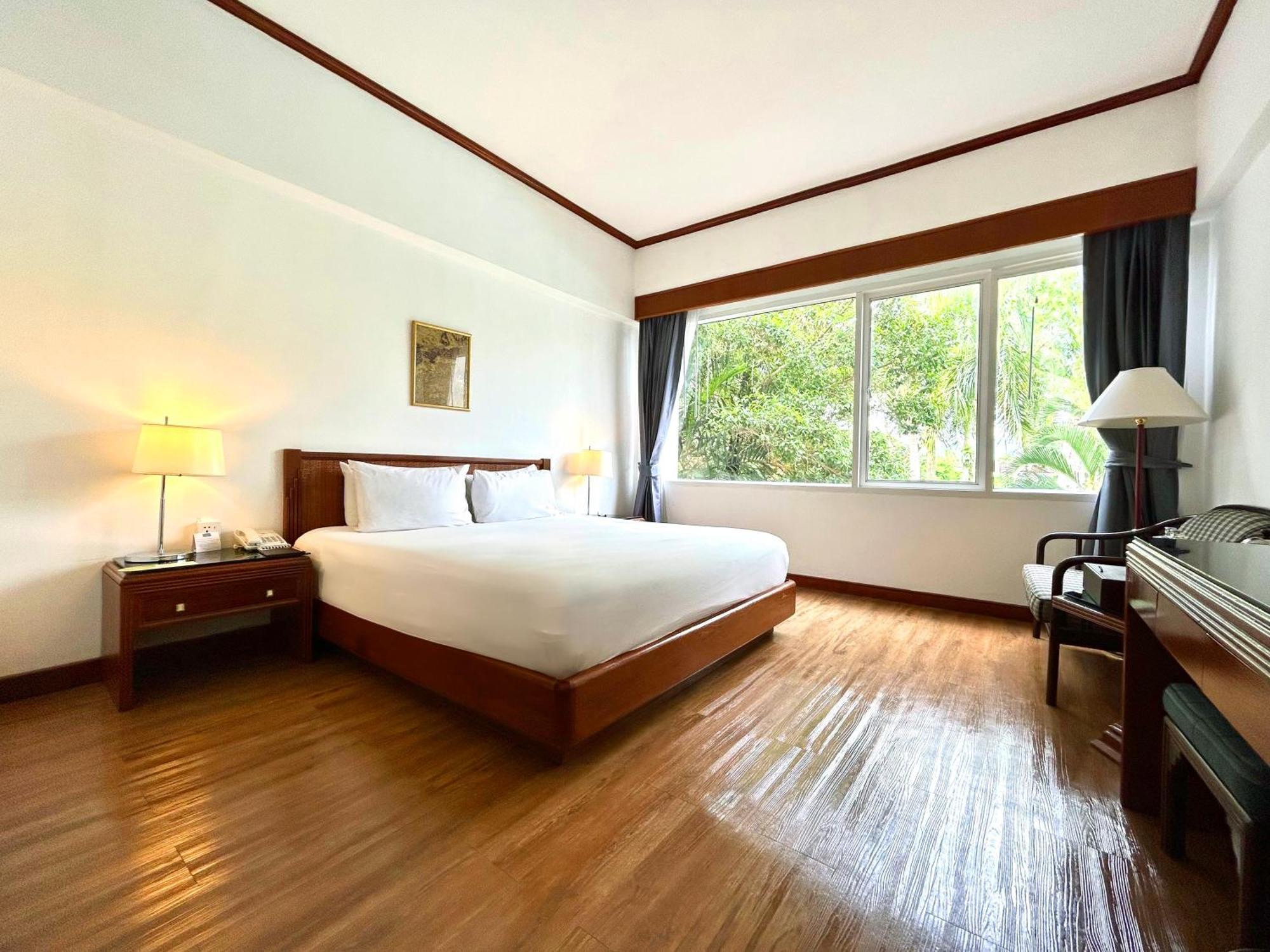 Centara Life Hotel Мае-Сот Экстерьер фото